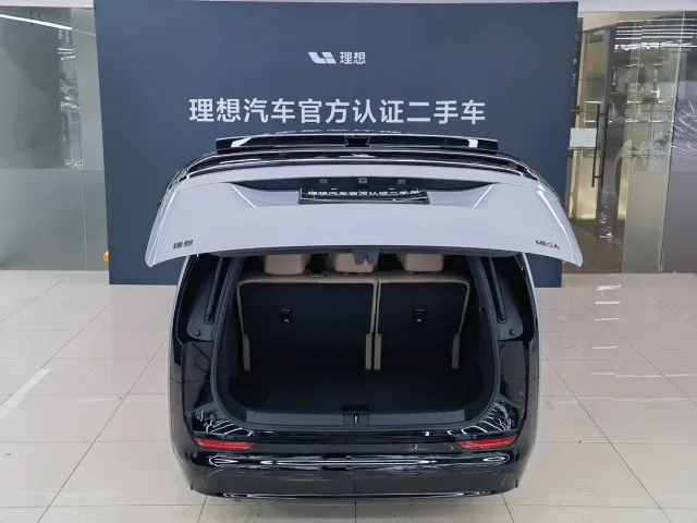 Li Auto MEGA — Фото автомобиля 15