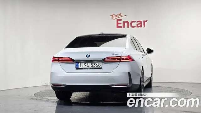 BMW 5-Series — Фото автомобиля 4