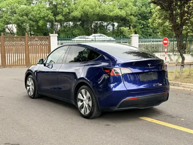 Tesla Model Y — Фото автомобиля 6