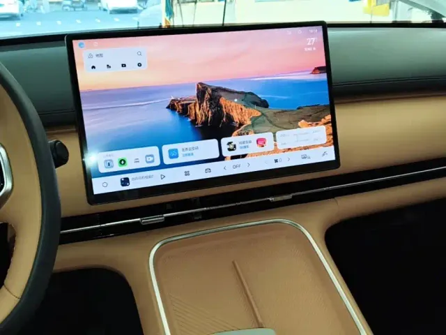 Geely Galaxy Starship 7 EM-i — Фото автомобиля 12