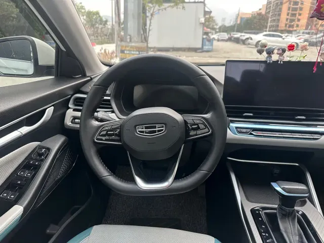Geely Emgrand — Фото автомобиля 15