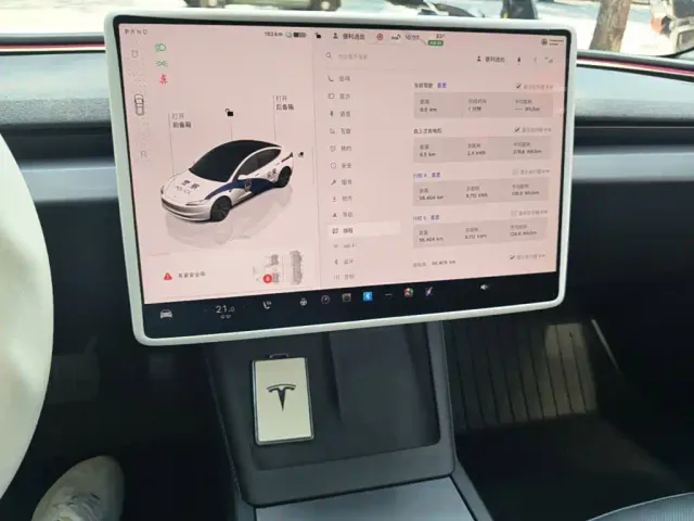 Tesla Model 3 — Фото автомобиля 12