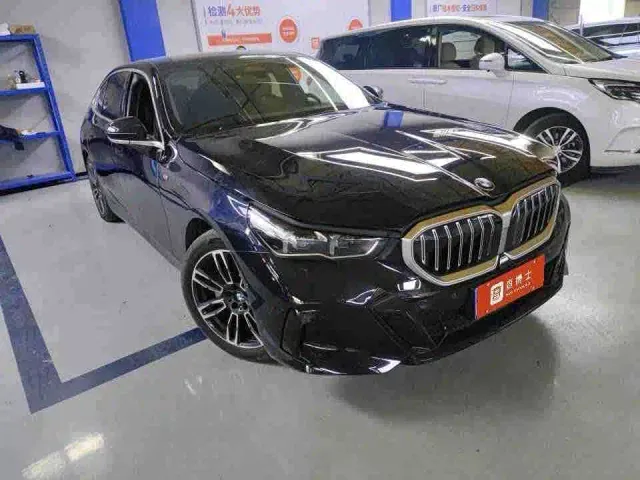 Фотография автомобиля — BMW 5 Series