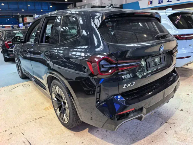 BMW iX3 — Фото автомобиля 7