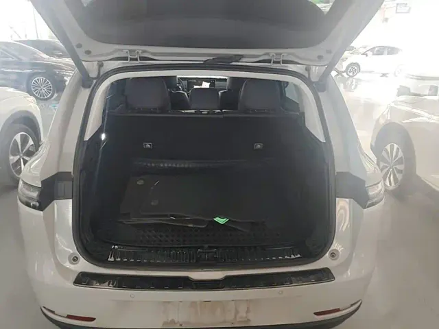 Leapmotor C10 — Фото автомобиля 18