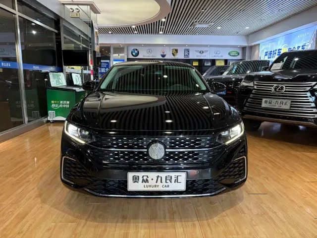 Volkswagen Passat — Фото автомобиля 2