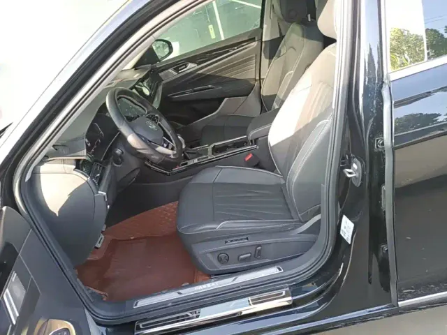 Volkswagen Passat — Фото автомобиля 14