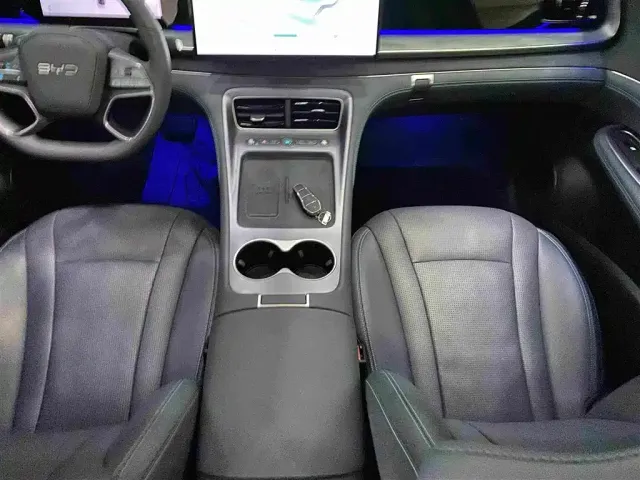 BYD Hai Shi 07 DM-i — Фото автомобиля 10