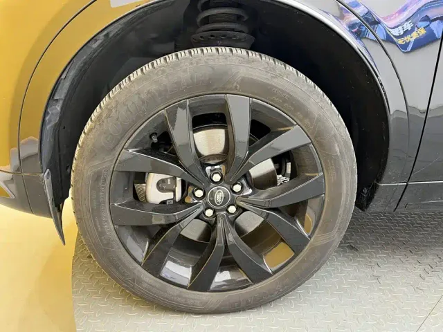Land Rover Discovery Sport — Фото автомобиля 8