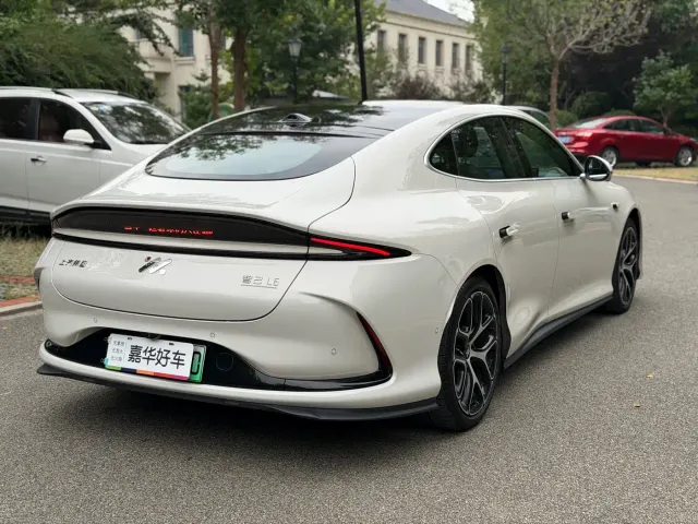 IM Motors L6 — Фото автомобиля 12
