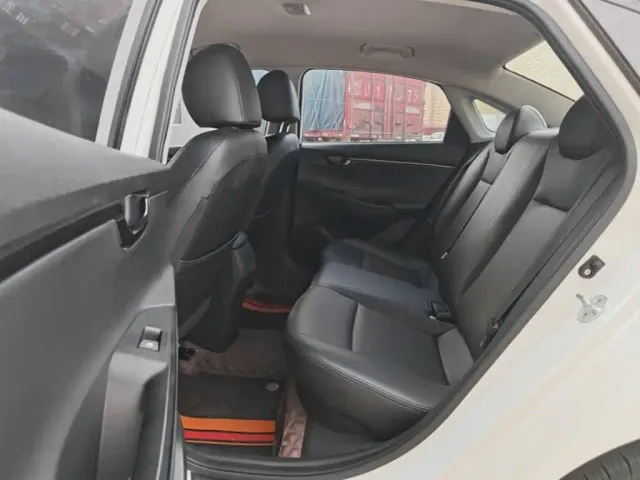 Hyundai Elantra — Фото автомобиля 16