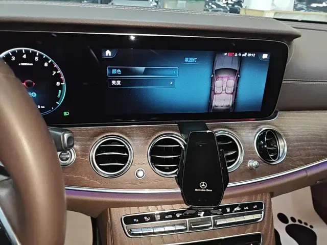 Mercedes-Benz E-Class — Фото автомобиля 12