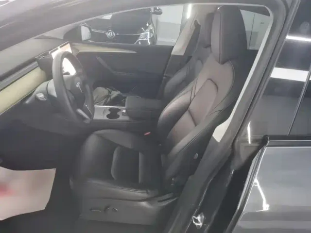 Tesla Model Y — Фото автомобиля 14