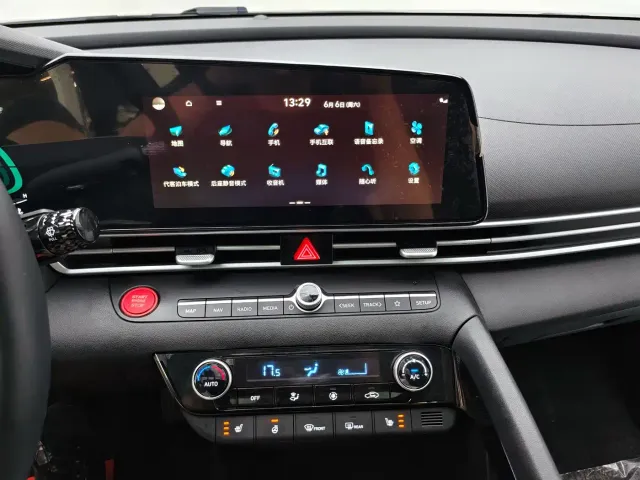 Hyundai Elantra — Фото автомобиля 12