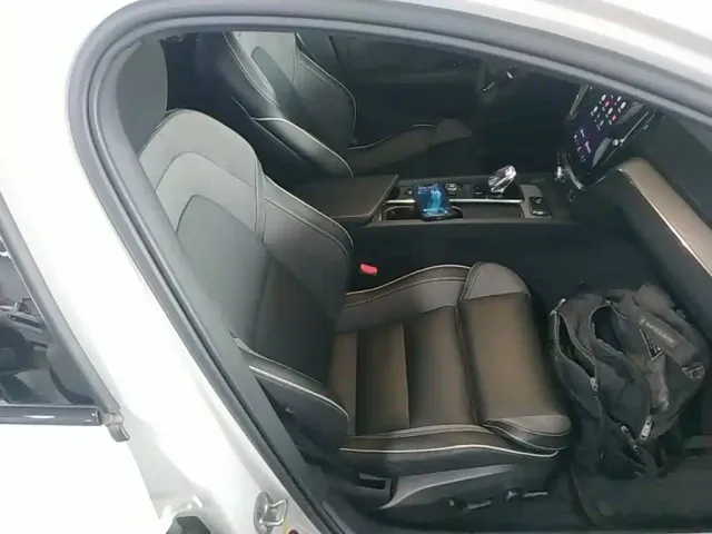 Volvo S60 — Фото автомобиля 24