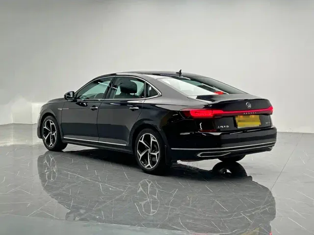 Volkswagen Passat — Фото автомобиля 4