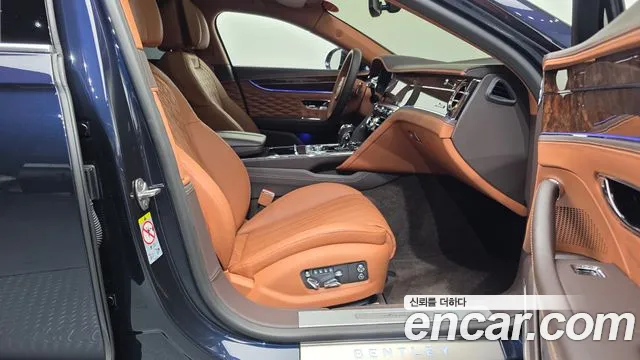 Bentley Flying Spur — Фото автомобиля 11
