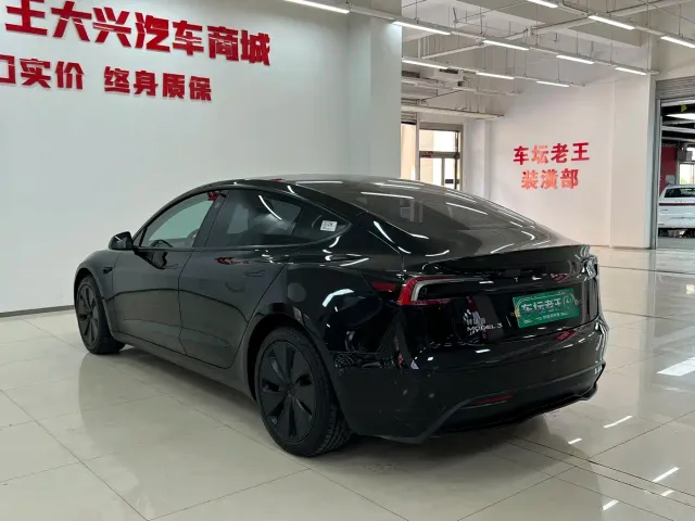 Tesla Model 3 — Фото автомобиля 9