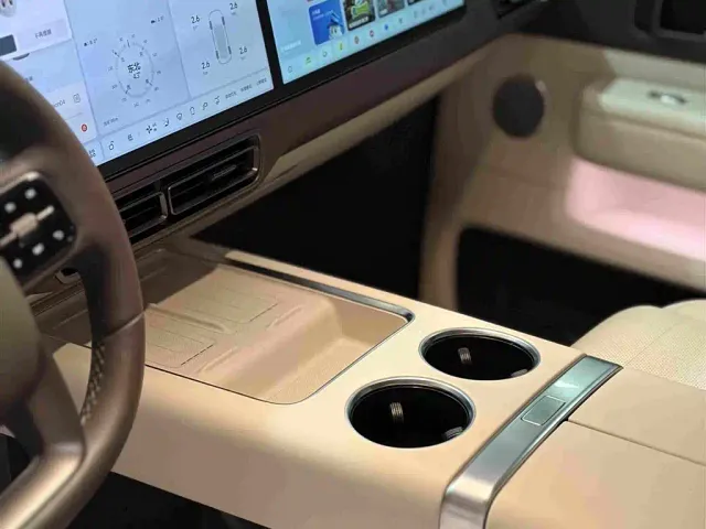 Li Auto MEGA — Фото автомобиля 18