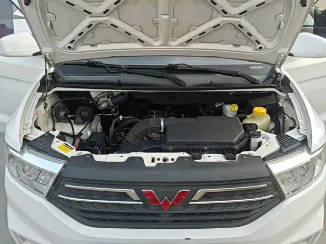 Wuling Hongguang V — Фото автомобиля 19