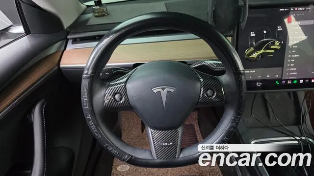 Tesla Model 3 — Фото автомобиля 15