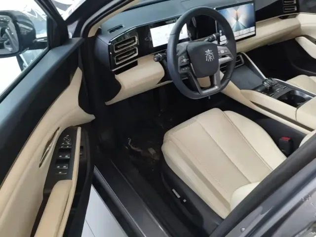 BYD Qin L — Фото автомобиля 15