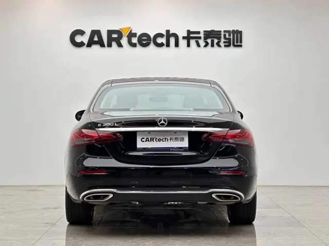 Mercedes-Benz E-Class — Фото автомобиля 4