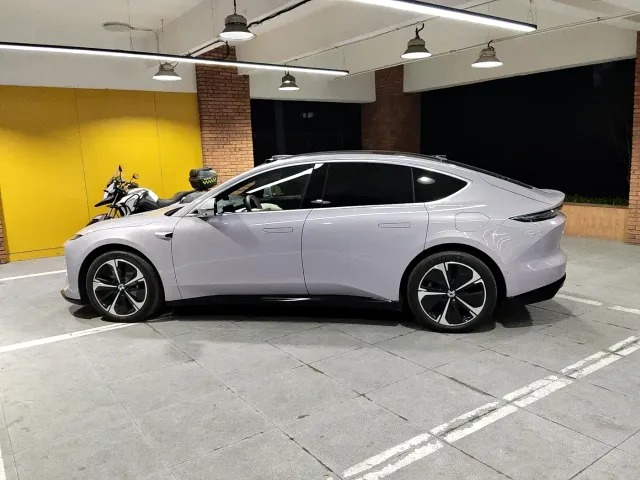 Nio ET5 — Фото автомобиля 2