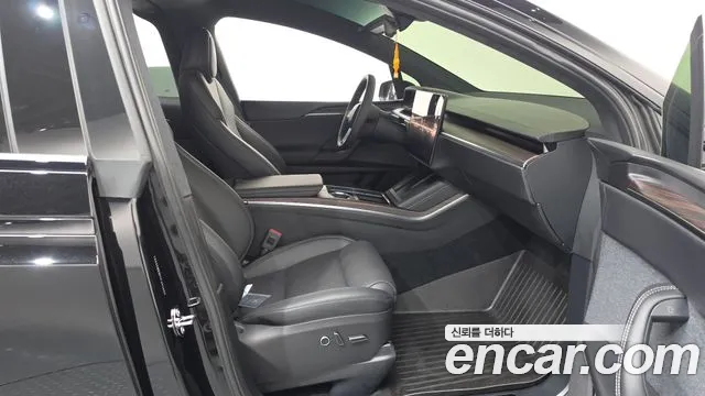 Tesla Model X — Фото автомобиля 26