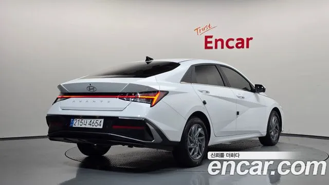 Hyundai Avante CN7 — Фото автомобиля 2