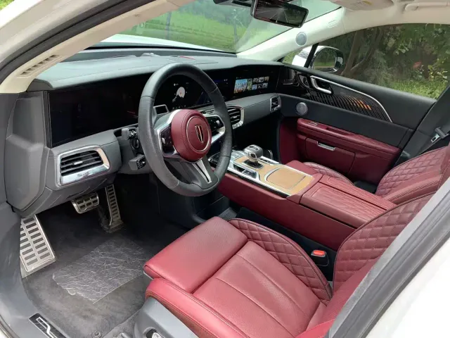 Hongqi E-HS9 — Фото автомобиля 9