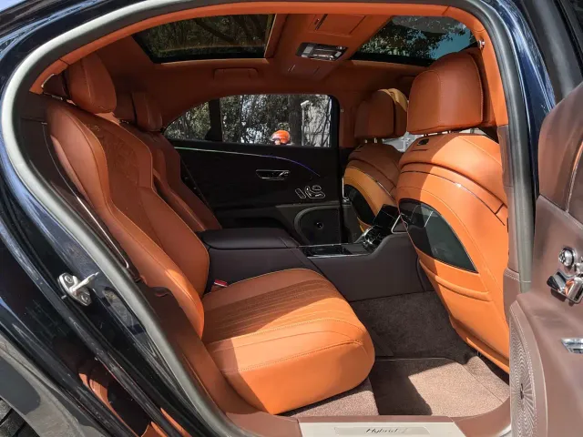 Bentley Flying Spur — Фото автомобиля 11