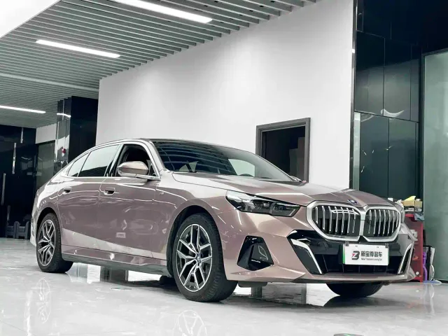 BMW i5 — Фото автомобиля 3