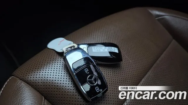 Mercedes-Benz E-Class — Фото автомобиля 11