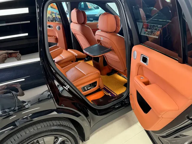 Li Auto L8 — Фото автомобиля 8