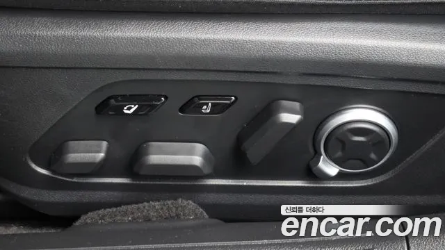 Hyundai Grandeur Grandeur (GN7) 2.5 Бензин 2WD — Фото автомобиля 26