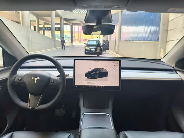 Tesla Model Y — Фото автомобиля 8