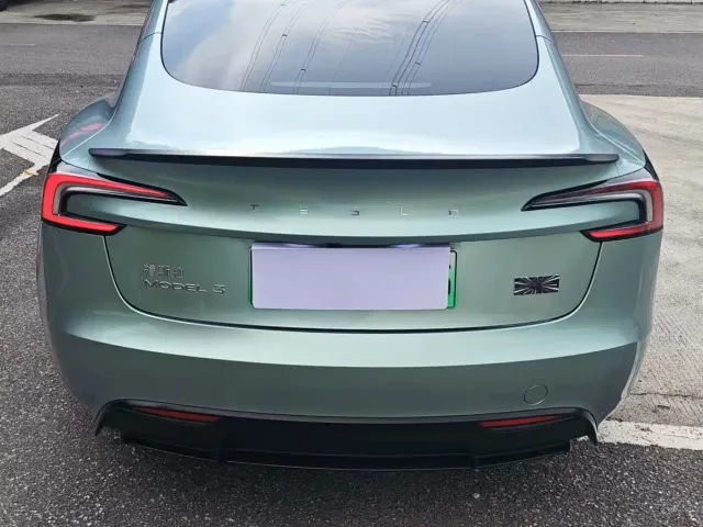 Tesla Model 3 — Фото автомобиля 5