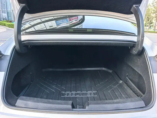 Geely Galaxy E8 — Фото автомобиля 17