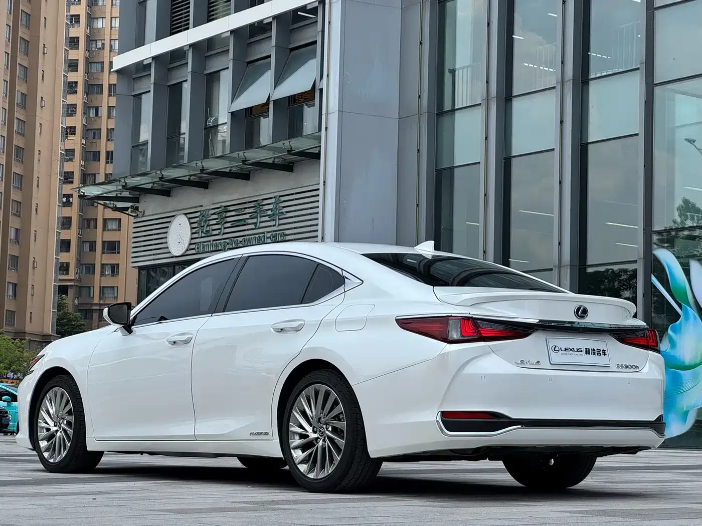 Lexus Lexus ES 2021 300h Executive Edition — Фото автомобиля 4