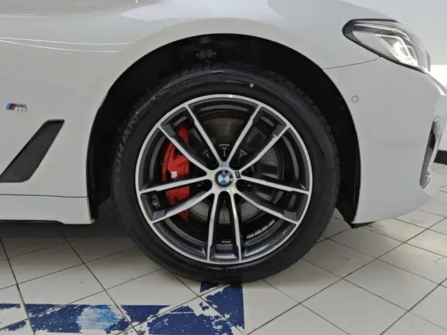 BMW 5 Series — Фото автомобиля 6