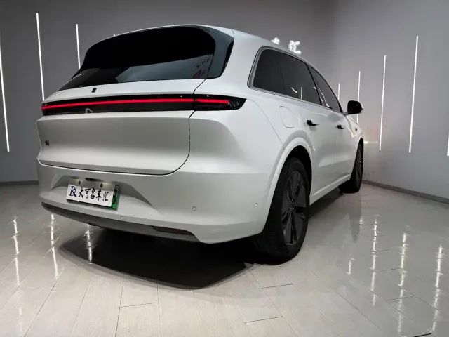 Li Auto L6 — Фото автомобиля 9