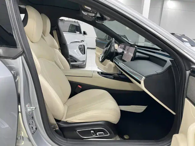Xpeng P7 — Фото автомобиля 10