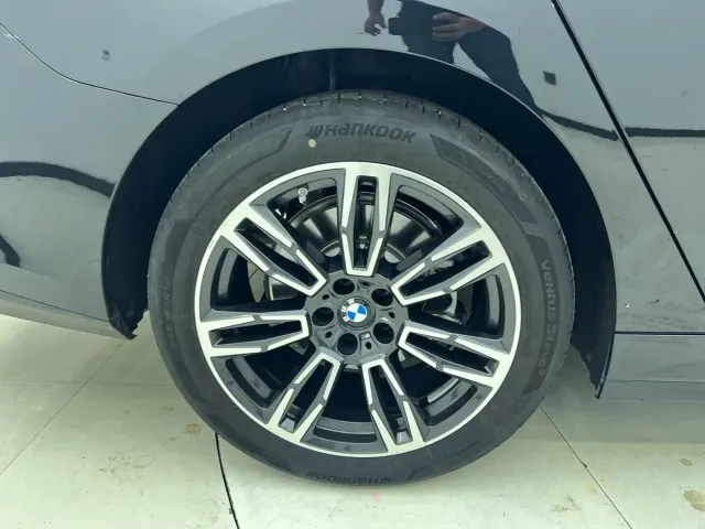 BMW 5 Series — Фото автомобиля 19