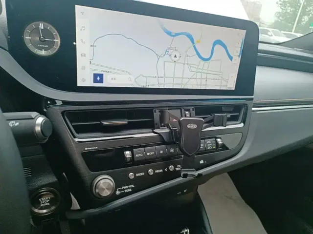 Lexus ES — Фото автомобиля 12