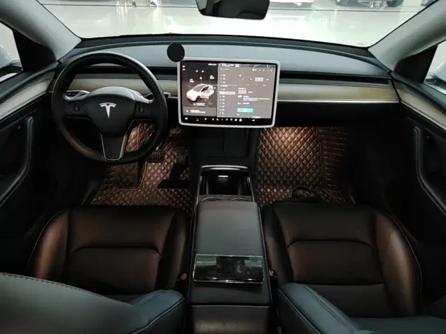 Tesla Model Y — Фото автомобиля 9