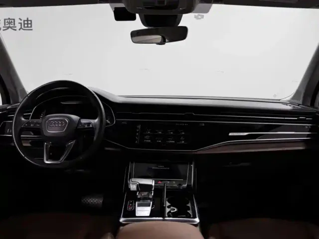 Audi Q7 — Фото автомобиля 9
