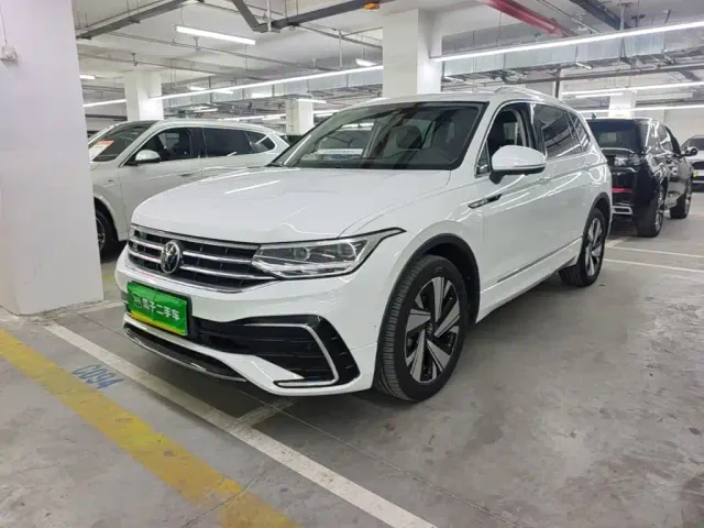 Фотография автомобиля — Volkswagen Tiguan L