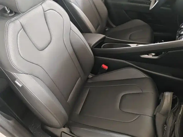 Hyundai Elantra — Фото автомобиля 24