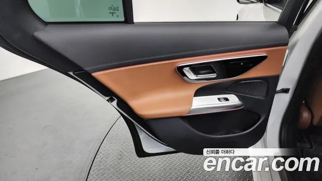 Mercedes-Benz E-Class — Фото автомобиля 21